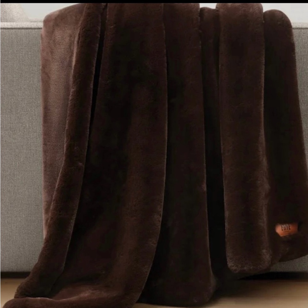 New FRYE  Luxe Faux Fur Throw